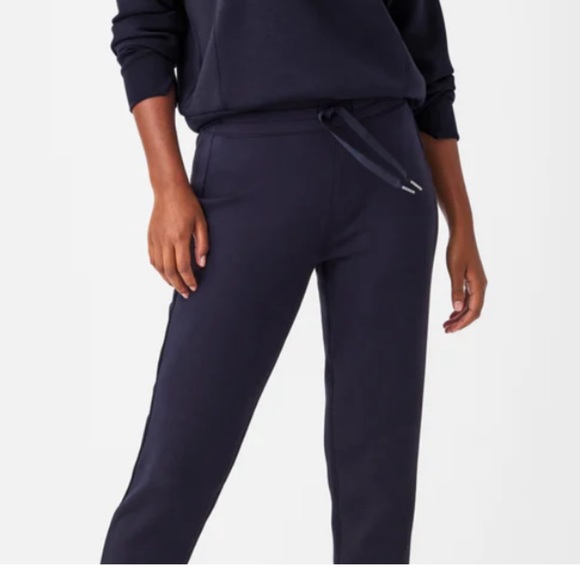 Spanx air essentials tapered leg pant - Picture 2 of 5